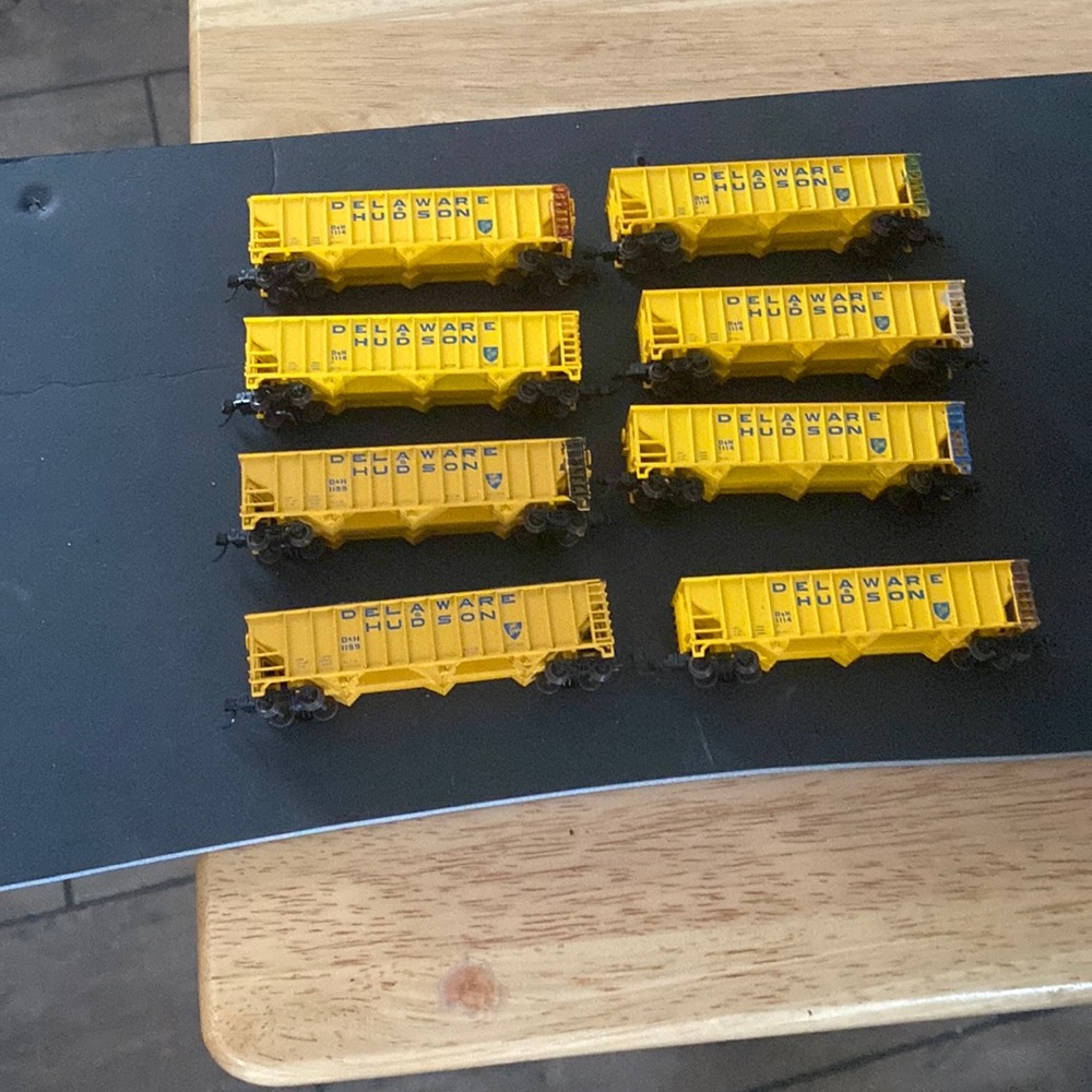N scale Delaware Hudson 8 coal car set. Atlas brand